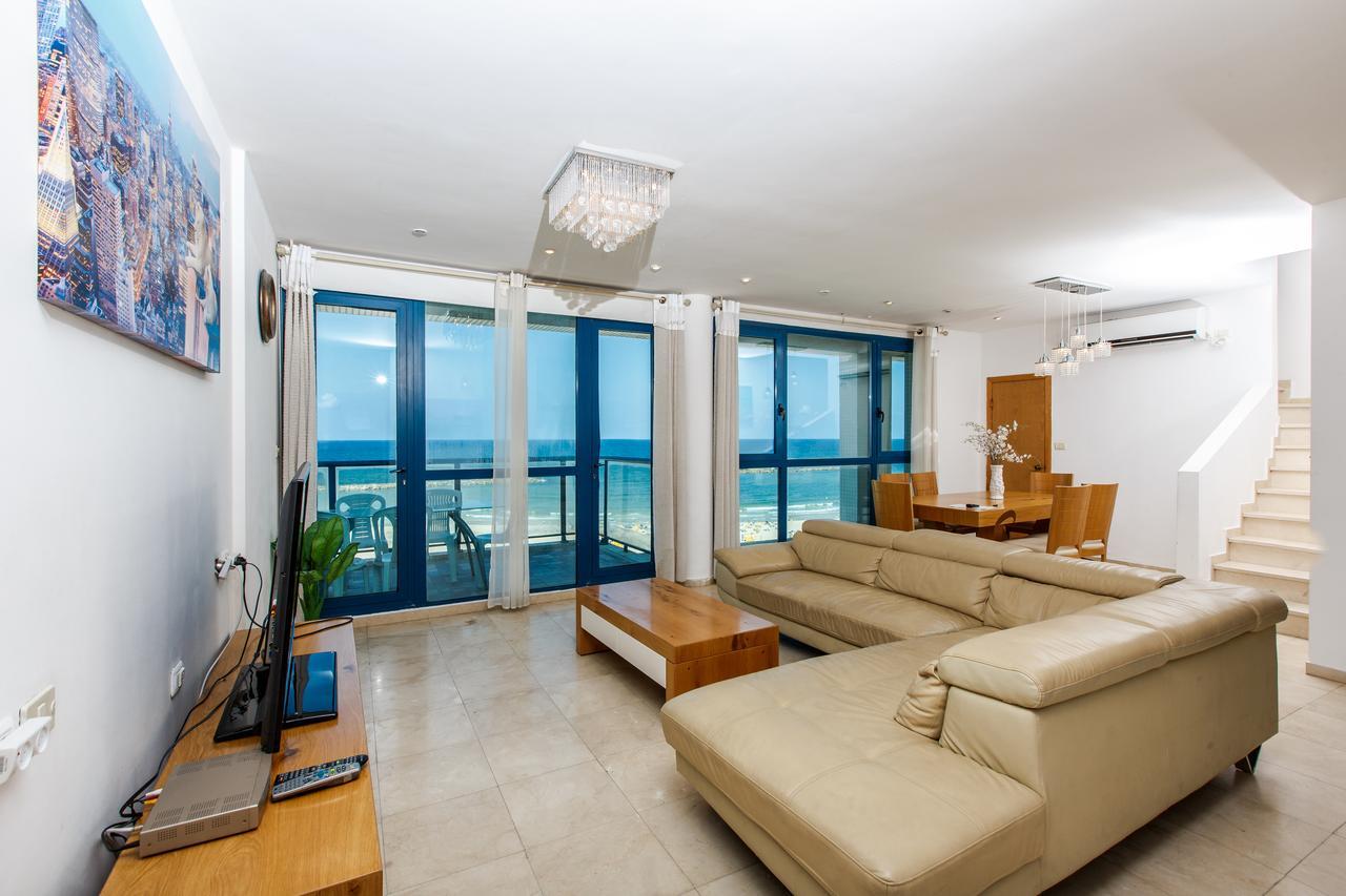 Ocean Front Apartments First Line To The Beach Tel Aviv Exterior foto