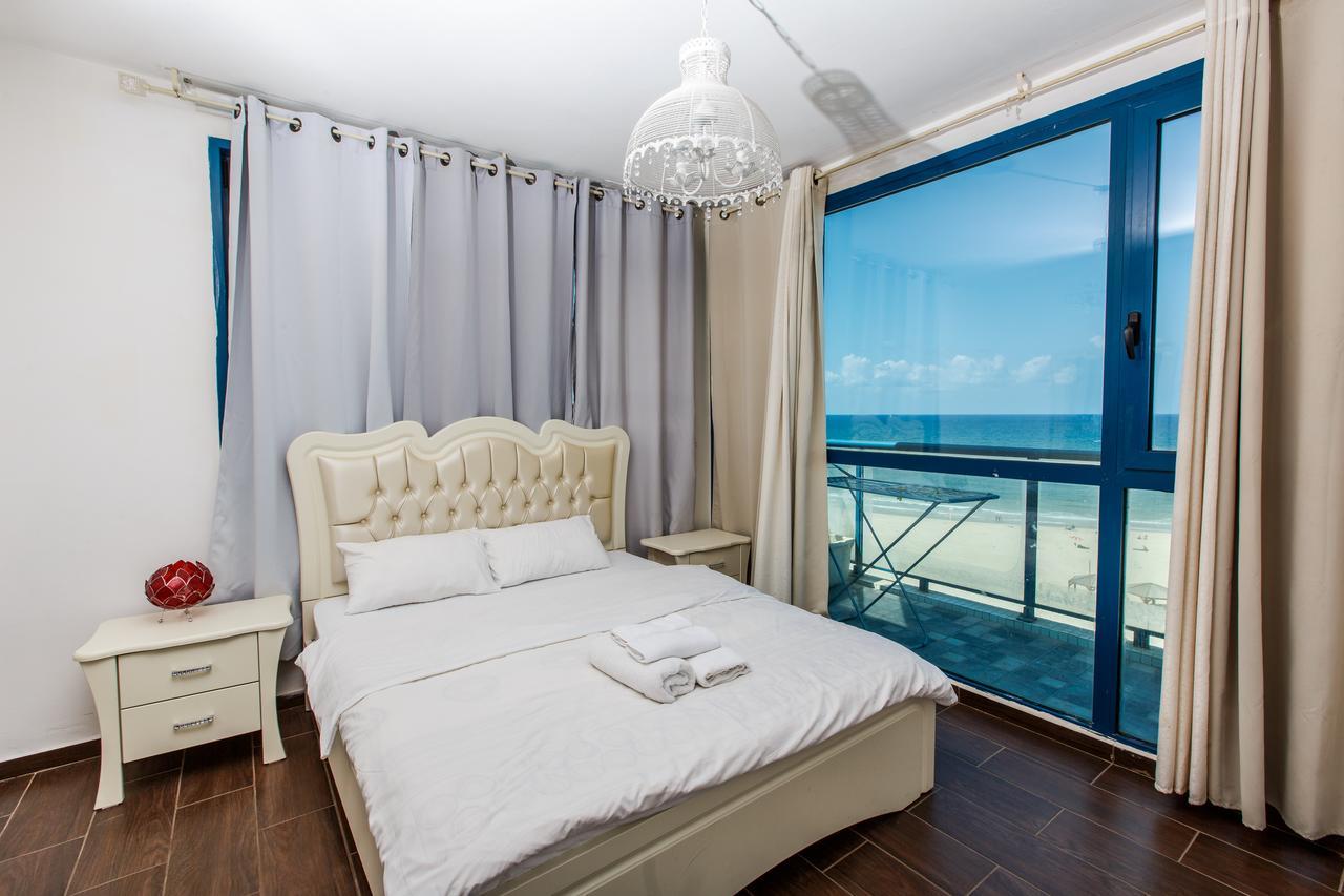 Ocean Front Apartments First Line To The Beach Tel Aviv Exterior foto