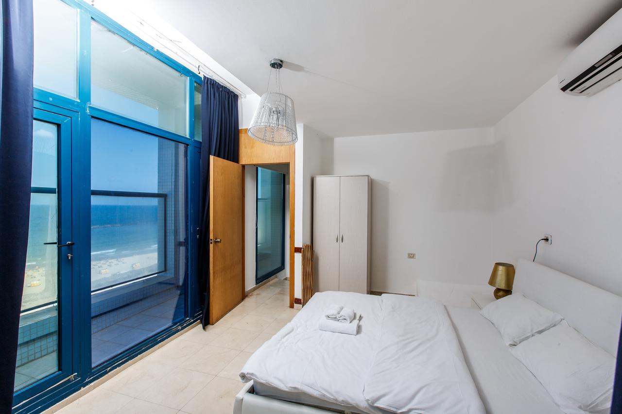 Ocean Front Apartments First Line To The Beach Tel Aviv Exterior foto