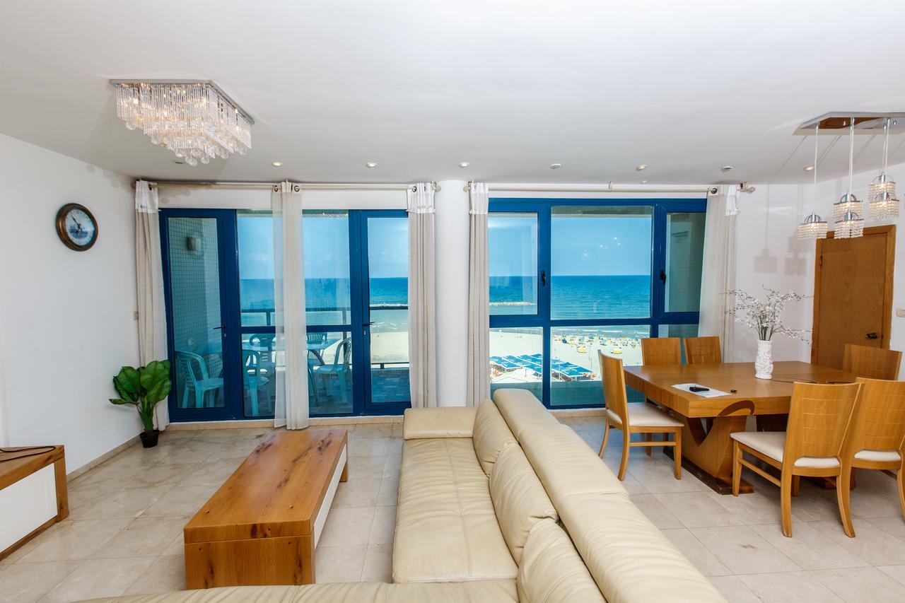 Ocean Front Apartments First Line To The Beach Tel Aviv Exterior foto