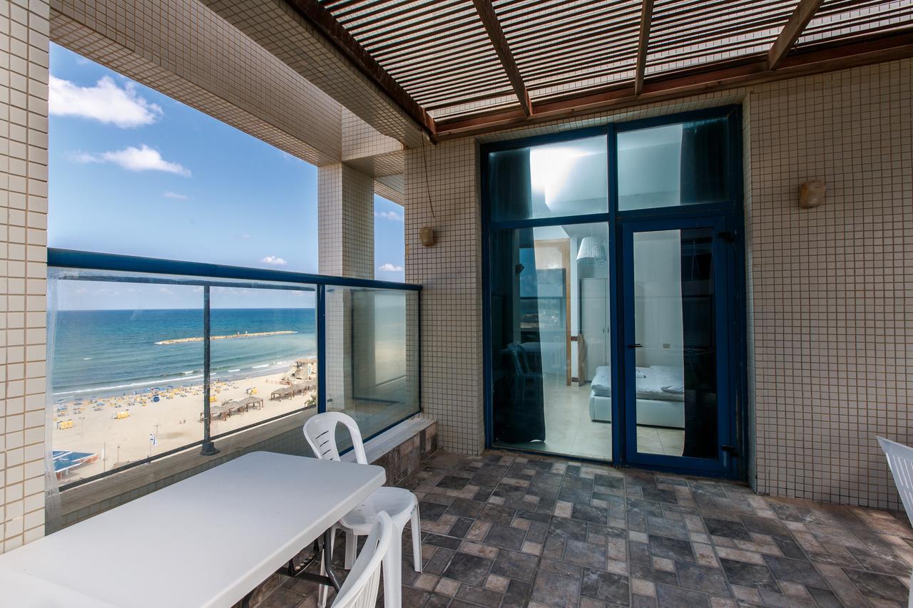 Ocean Front Apartments First Line To The Beach Tel Aviv Exterior foto