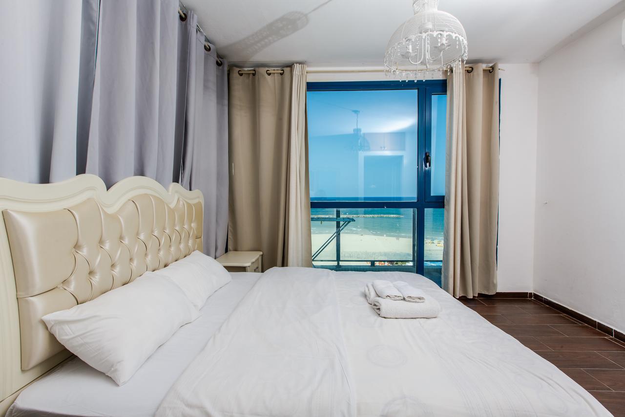 Ocean Front Apartments First Line To The Beach Tel Aviv Exterior foto