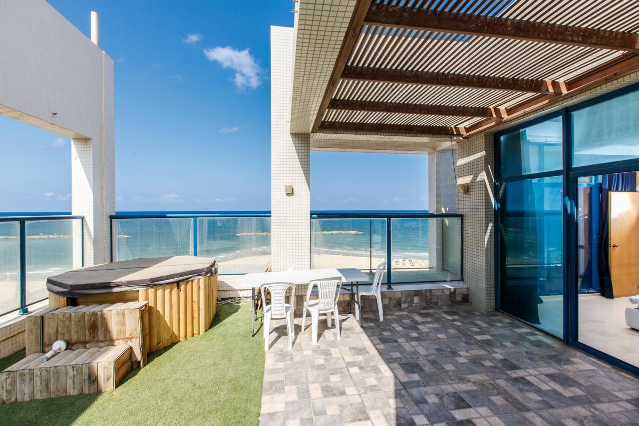 Ocean Front Apartments First Line To The Beach Tel Aviv Exterior foto