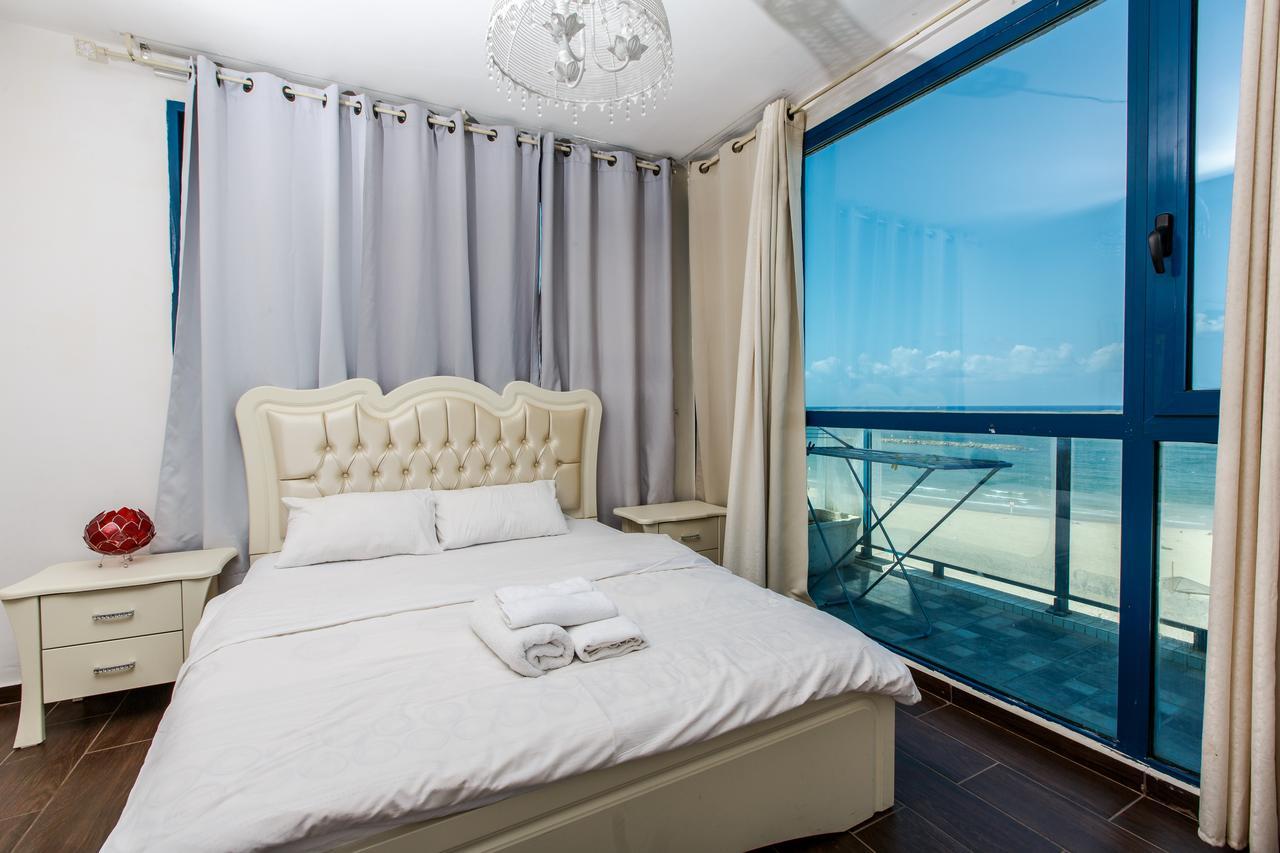 Ocean Front Apartments First Line To The Beach Tel Aviv Exterior foto