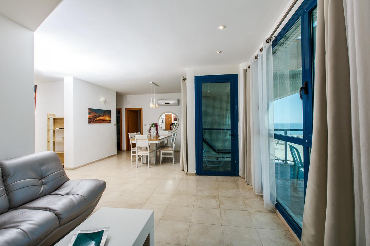 Ocean Front Apartments First Line To The Beach Tel Aviv Exterior foto