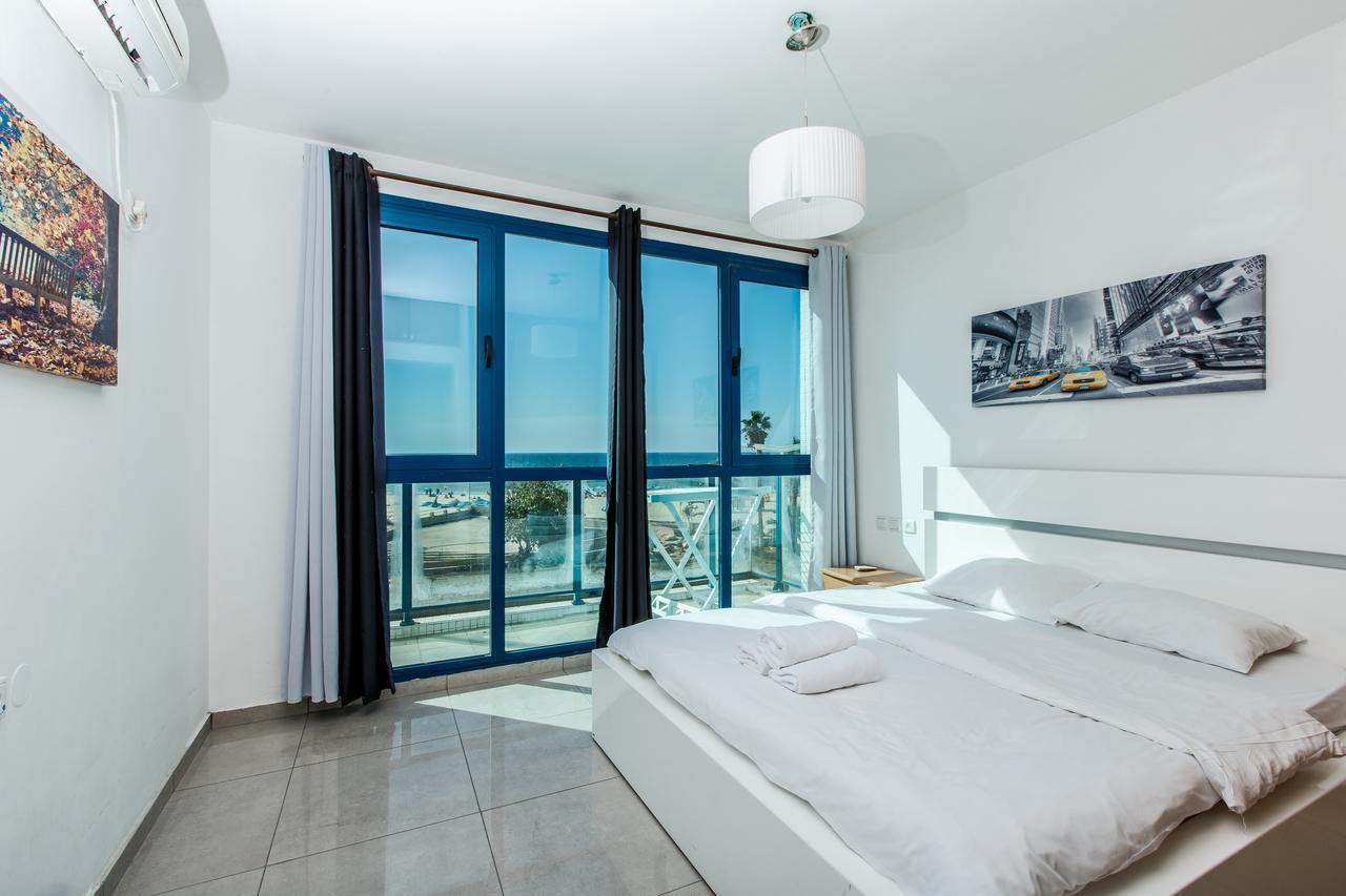 Ocean Front Apartments First Line To The Beach Tel Aviv Exterior foto