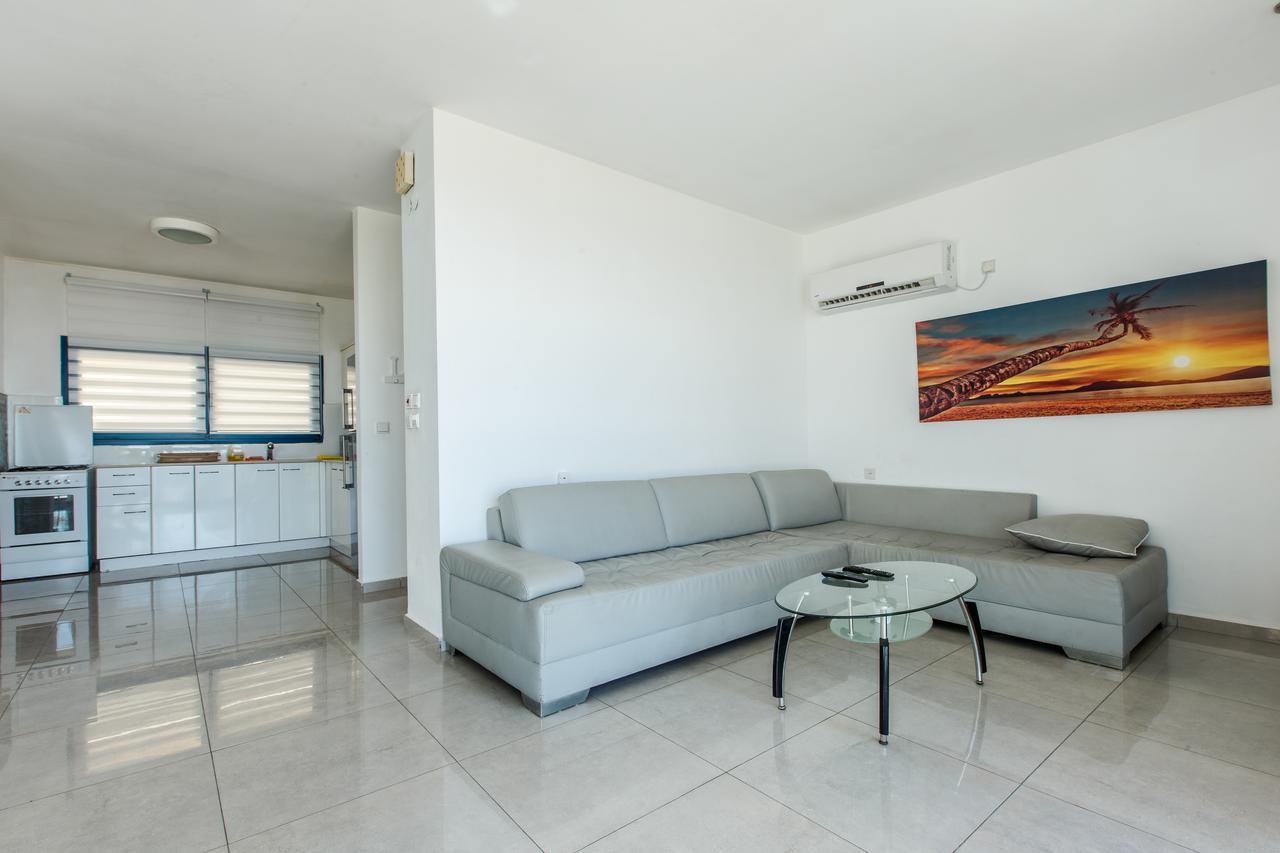 Ocean Front Apartments First Line To The Beach Tel Aviv Exterior foto