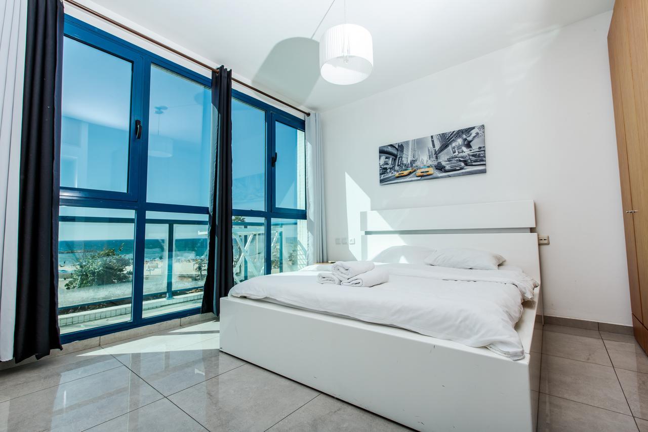 Ocean Front Apartments First Line To The Beach Tel Aviv Exterior foto