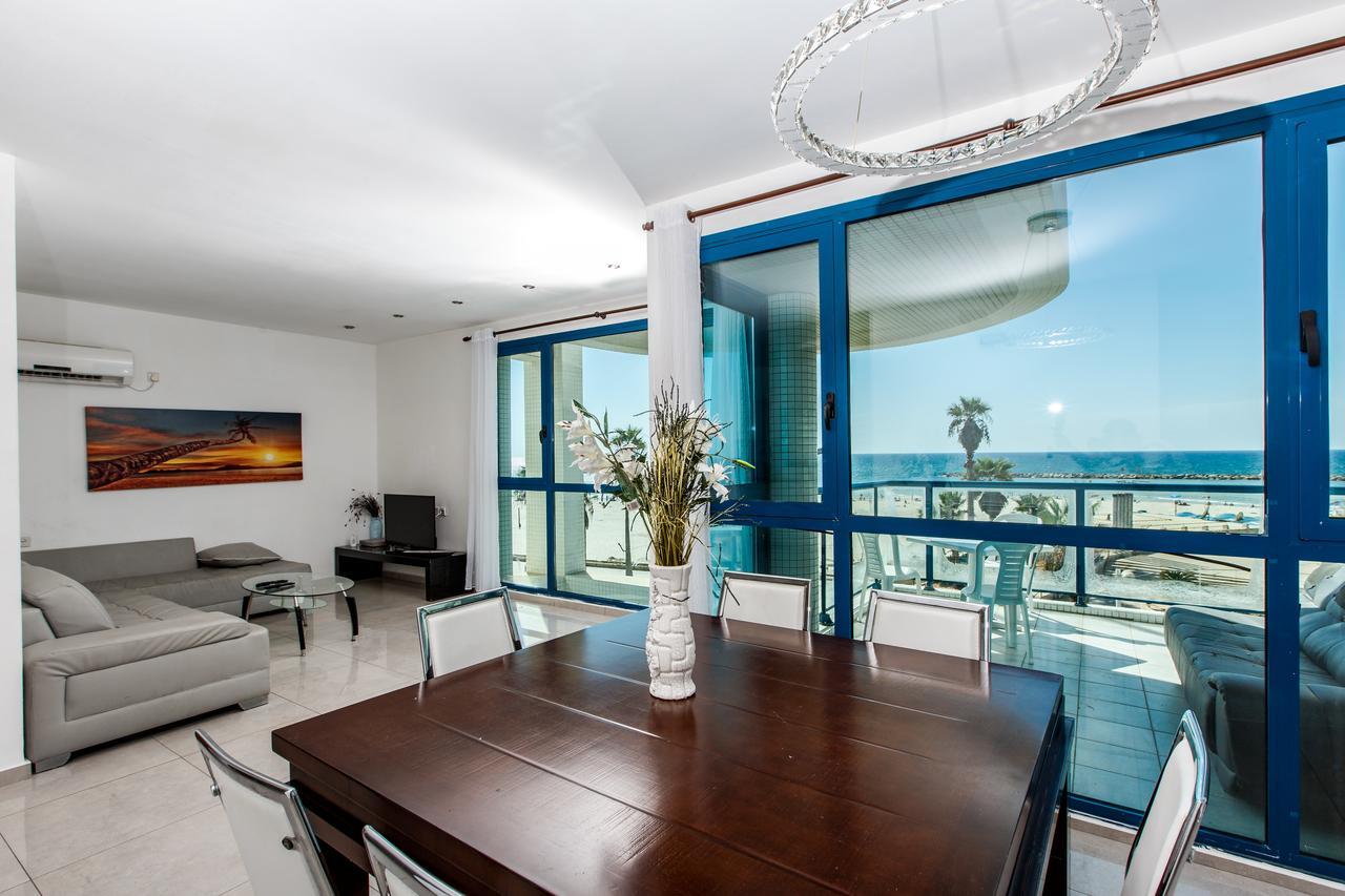 Ocean Front Apartments First Line To The Beach Tel Aviv Exterior foto