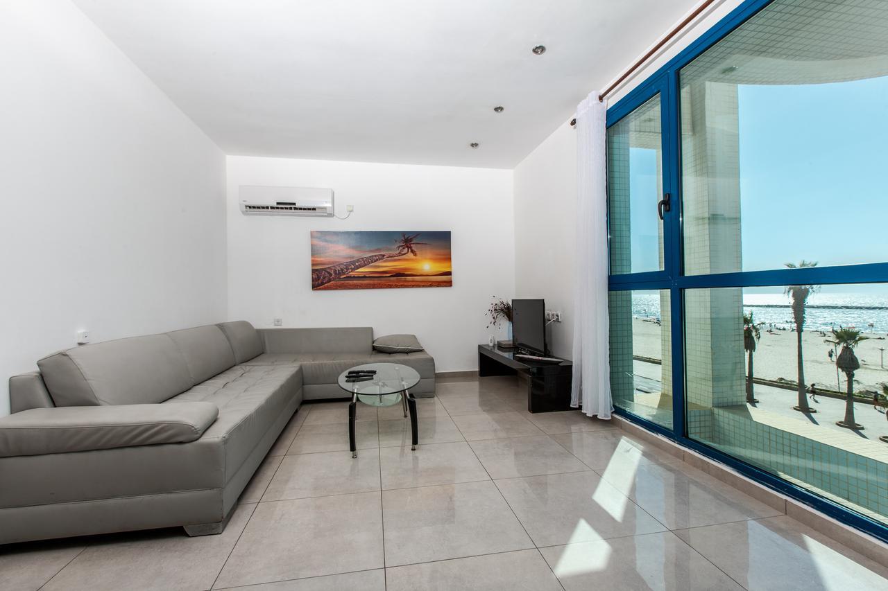 Ocean Front Apartments First Line To The Beach Tel Aviv Exterior foto