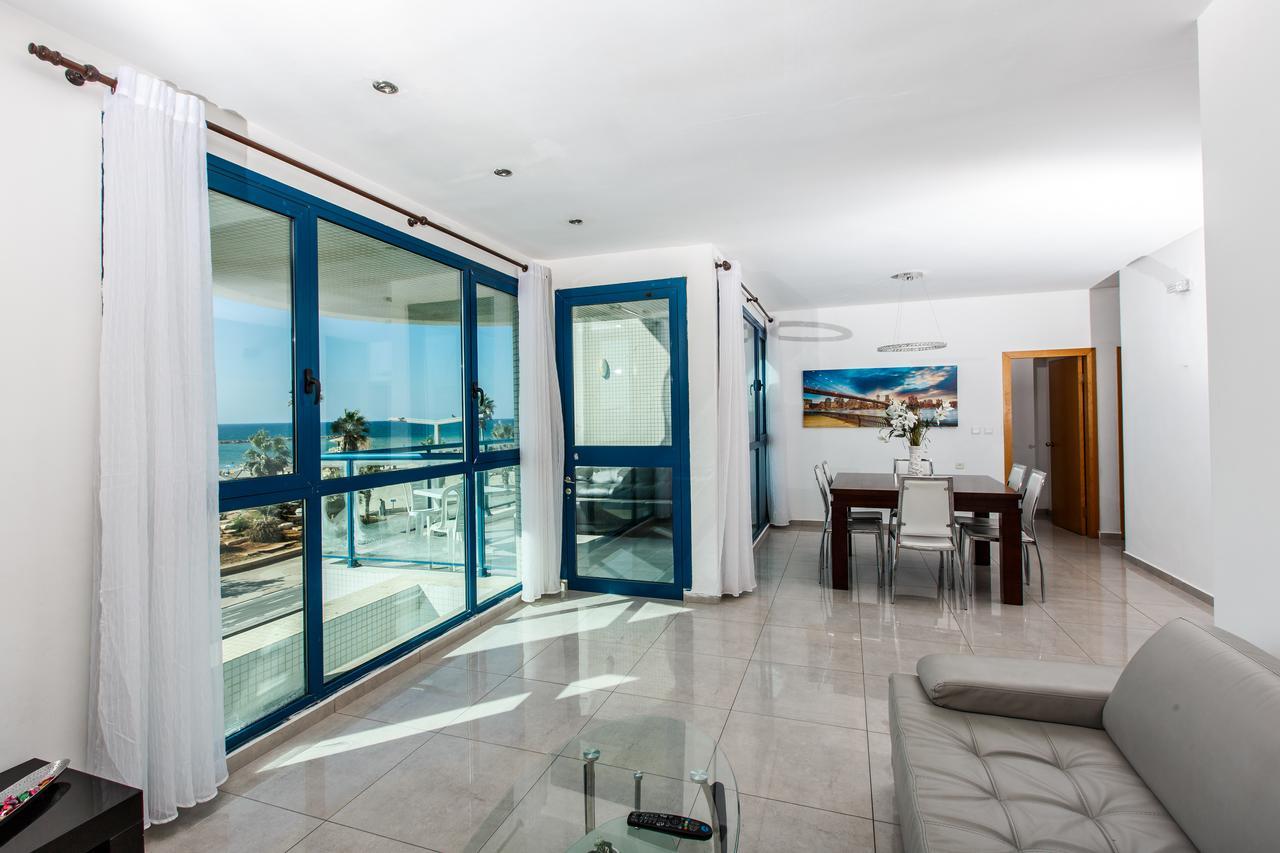 Ocean Front Apartments First Line To The Beach Tel Aviv Exterior foto