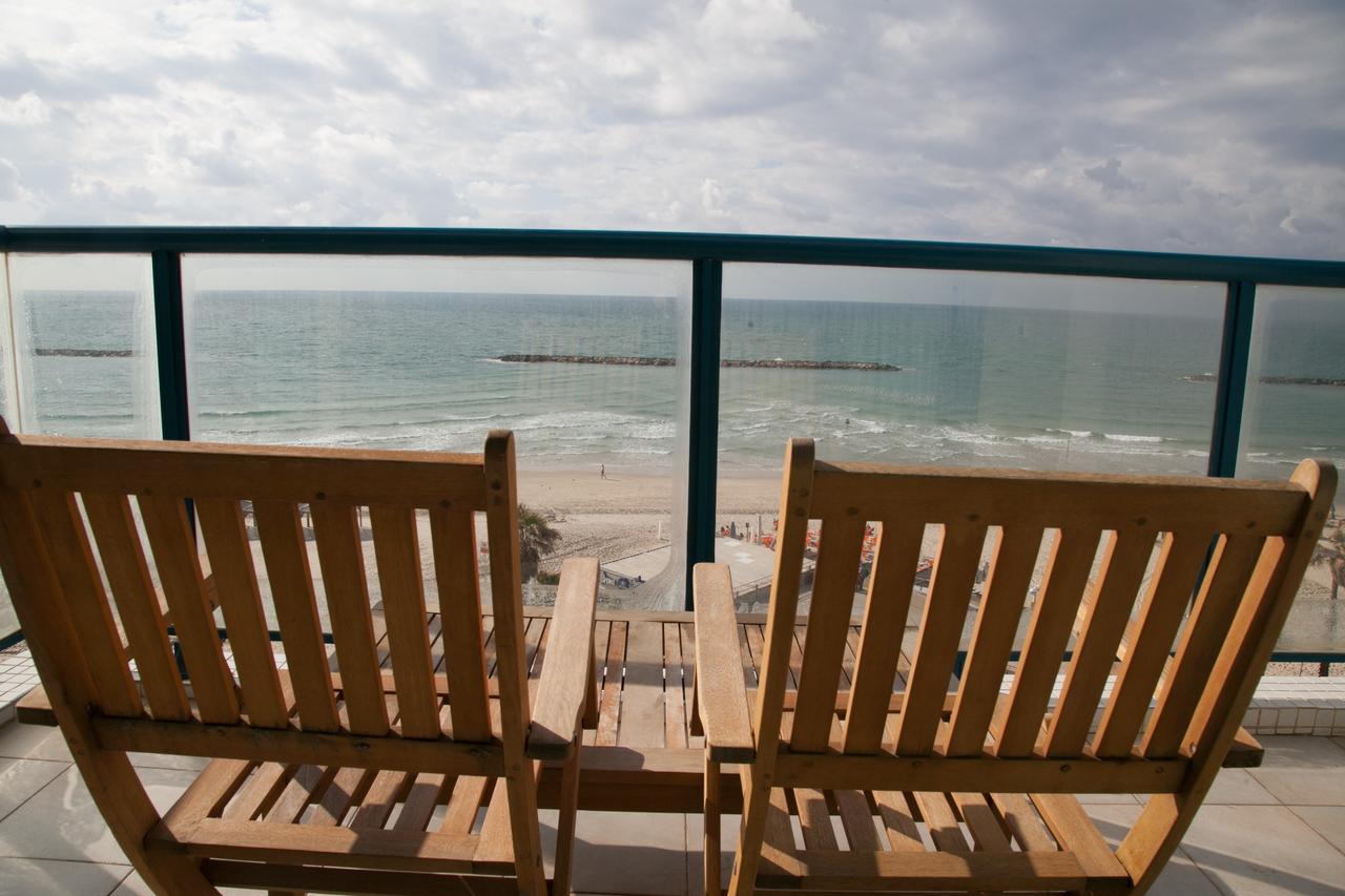 Ocean Front Apartments First Line To The Beach Tel Aviv Exterior foto