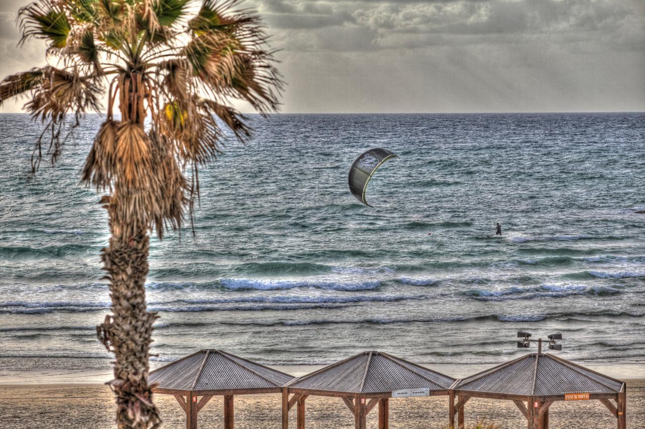 Ocean Front Apartments First Line To The Beach Tel Aviv Exterior foto