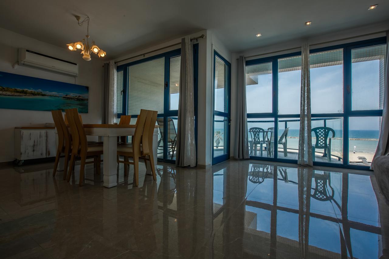 Ocean Front Apartments First Line To The Beach Tel Aviv Exterior foto