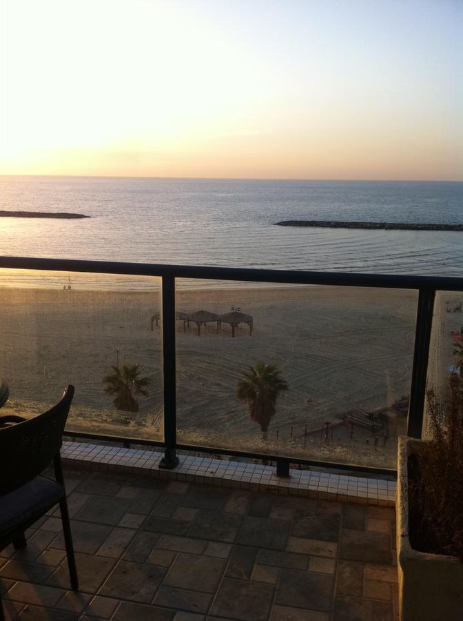 Ocean Front Apartments First Line To The Beach Tel Aviv Exterior foto